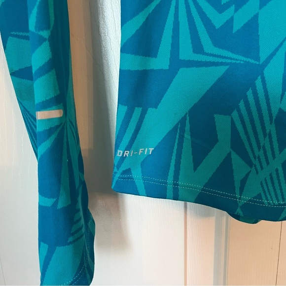 Women’s Nike Running Dri-Fit Blue Geometric Half-Zip Jacket Size Small - Picture 3 of 8